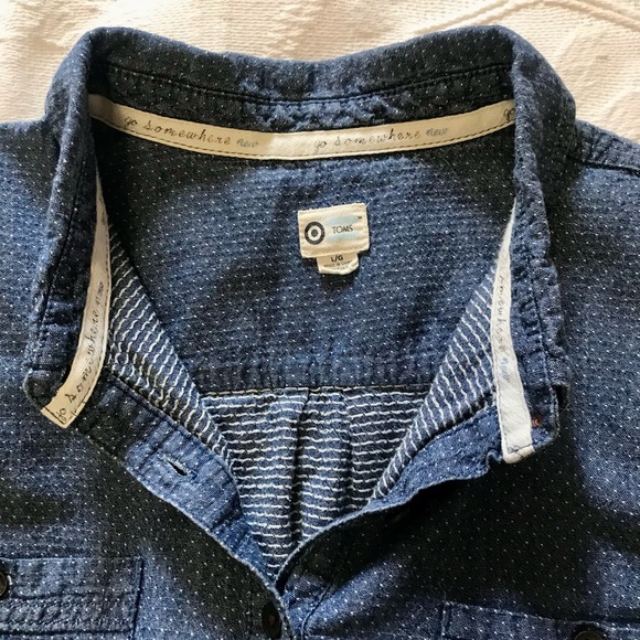 TOMS Chambray Denim Button Top Large - Picture 8 of 8